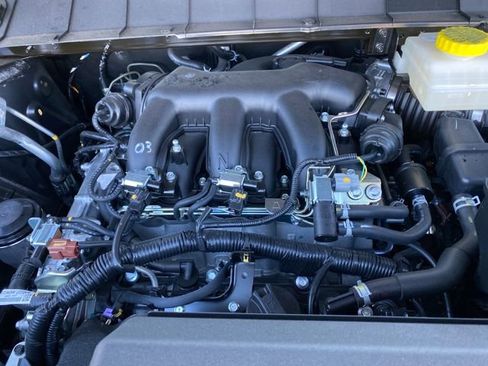 New 2025 Nissan Pathfinder SV w/ Black Appearance Package image 25