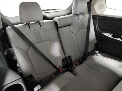 Used 2025 Honda Pilot Touring image 19