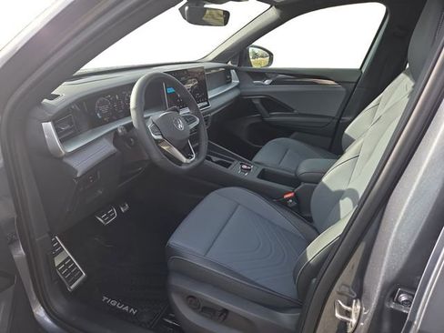 New 2026 Volkswagen Tiguan SE R-Line AWD/4WD image 13