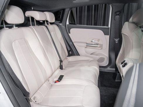 New 2025 Mercedes-Benz GLA 250 4MATIC image 12