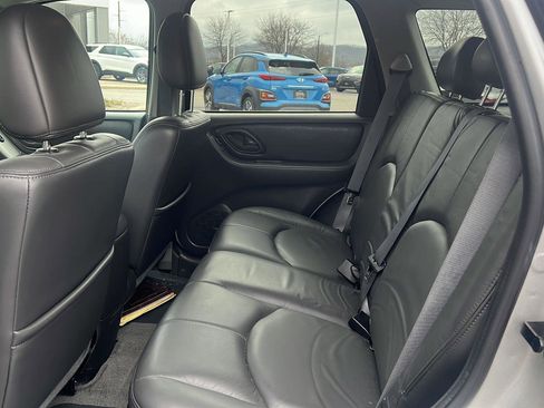 Used 2005 MAZDA Tribute s w/ Package 3 image 16