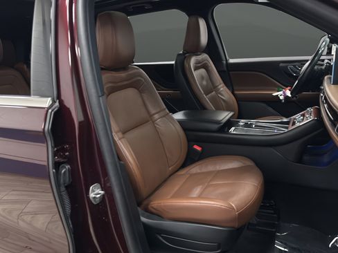 Used 2022 Lincoln Aviator Grand Touring AWD/4WD image 25