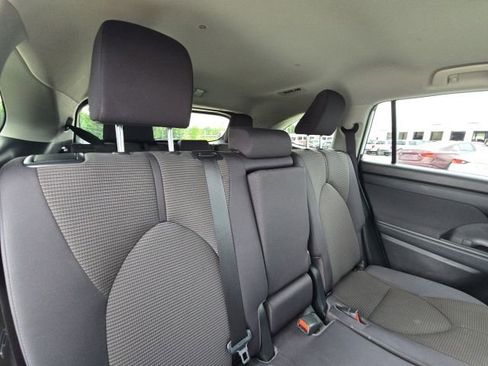 Used 2023 Toyota Highlander LE FWD image 17