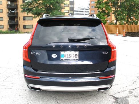 Used 2016 Volvo XC90 T6 Momentum w/ Momentum Plus Package AWD/4WD image 9