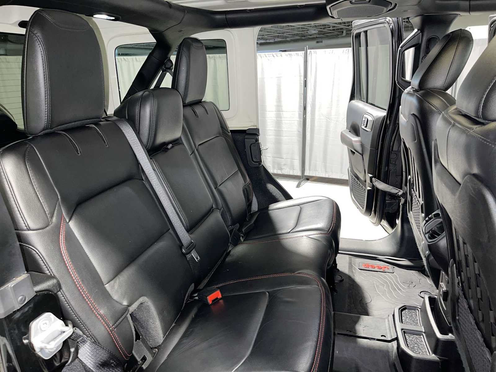 Used 2020 Jeep Wrangler Unlimited Rubicon w/ Dual Top Group AWD/4WD image 13