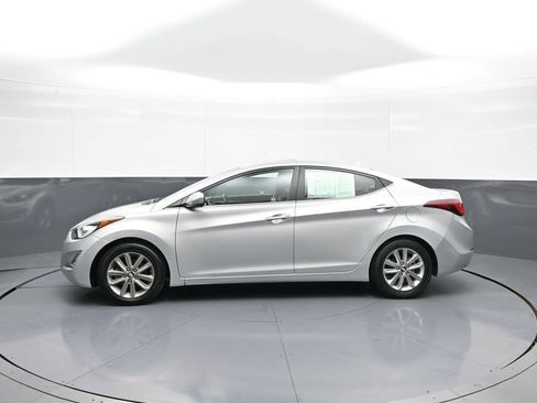Used 2015 Hyundai Elantra SE w/ Option Group 03 FWD image 9