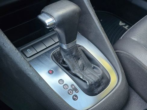 Used 2011 Volkswagen Jetta SE w/ Wheel & Sunroof Pkg image 32