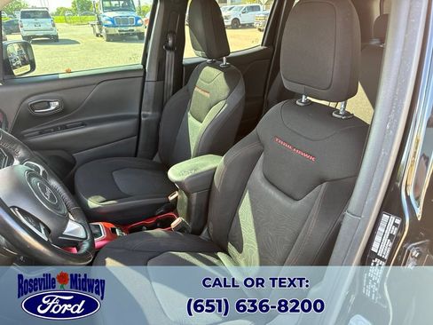 Used 2018 Jeep Renegade Trailhawk w/ Cold Weather Group II AWD/4WD image 25