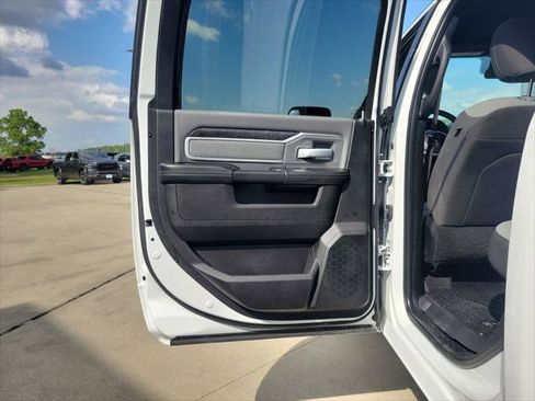 Used 2022 RAM 2500 Big Horn w/ Cold Weather Group AWD/4WD image 8