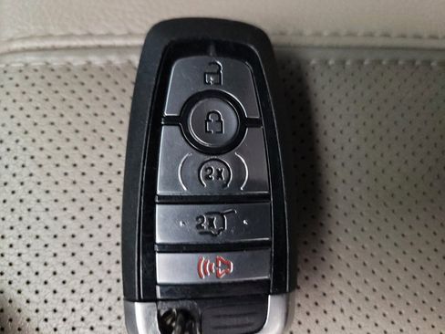 Used 2021 Ford Expedition Max Limited AWD/4WD image 32