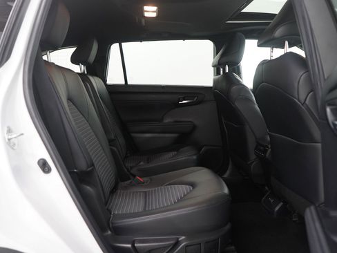 Used 2023 Toyota Highlander XSE image 12