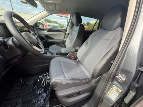 Used 2026 Volkswagen Tiguan SE AWD/4WD image 28