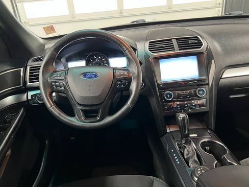 Used 2016 Ford Explorer XLT AWD/4WD image 8
