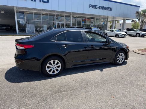Used 2025 Toyota Corolla LE FWD image 3