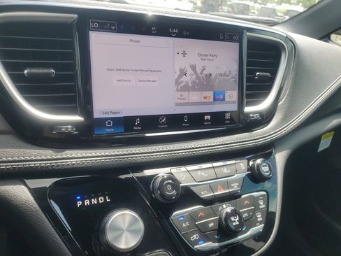 New 2026 Chrysler Pacifica Select image 17