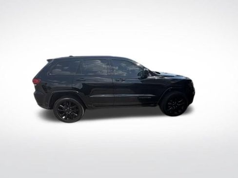 Used 2018 Jeep Grand Cherokee Altitude AWD/4WD image 8