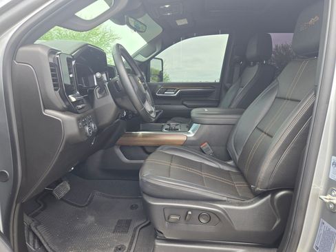 Used 2024 Chevrolet Silverado 3500 High Country w/ High Country Premium Package AWD/4WD image 9