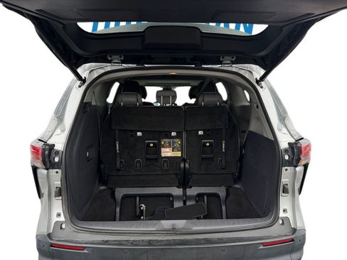 Used 2021 Toyota Sienna XLE image 28
