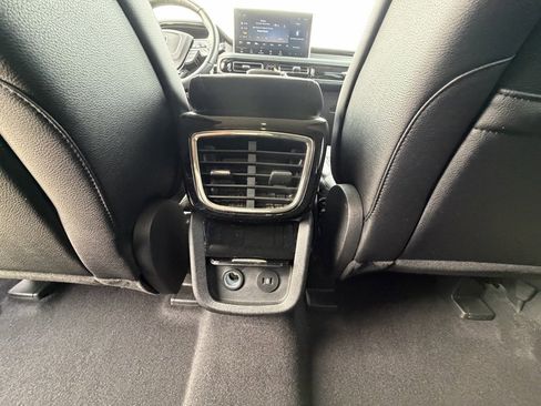 Used 2023 Lincoln Nautilus FWD image 19