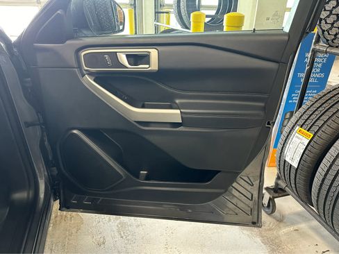 Used 2023 Ford Explorer XLT image 45