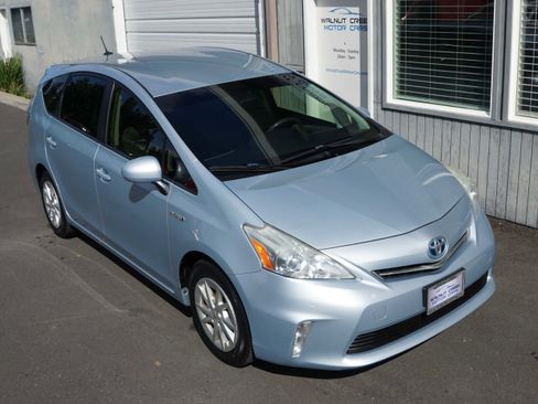 Used 2014 Toyota Prius V Three image 27