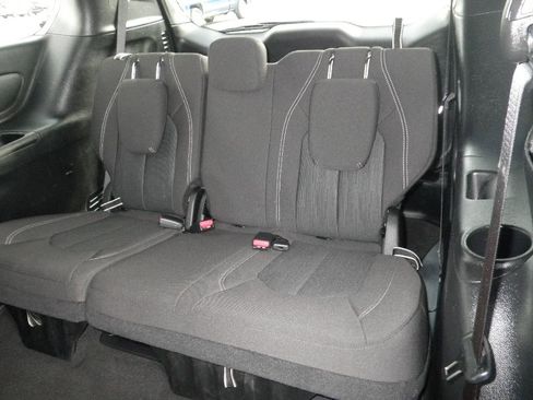 Used 2022 Chrysler Pacifica Touring image 26