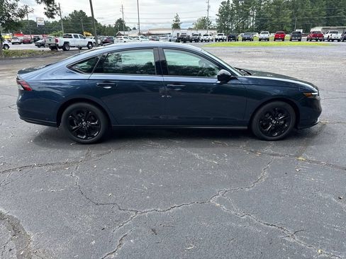 Used 2025 Honda Accord SE image 9