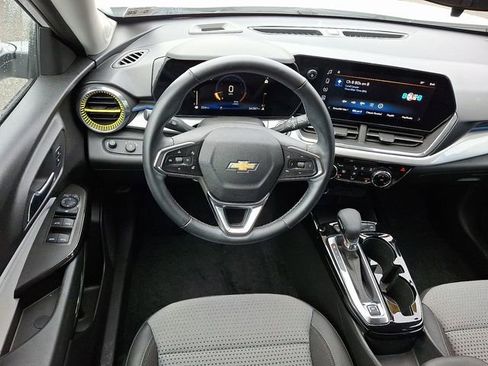 Used 2024 Chevrolet Trax LT w/ Driver Confidence Package image 21