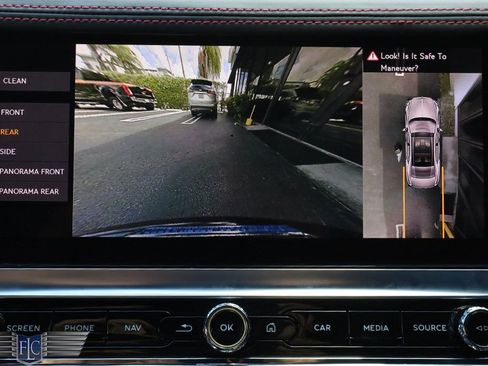 Used 2022 Bentley Flying Spur V8 image 27