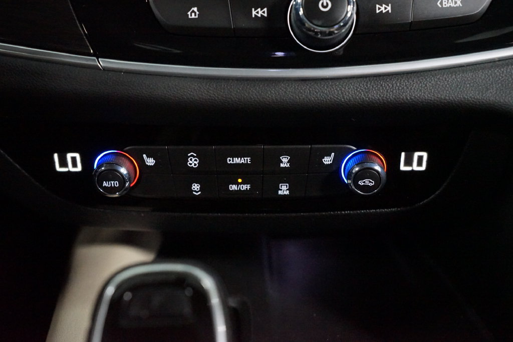 Used 2020 Buick Enclave Essence FWD image 20