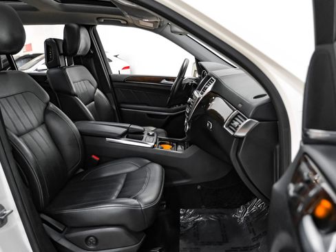 Used 2014 Mercedes-Benz GL 450 4MATIC image 27