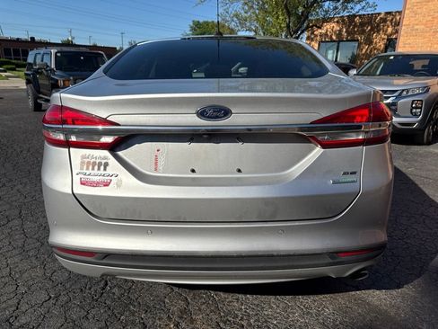 Used 2018 Ford Fusion SE w/ Fusion SE Technology Package FWD image 5