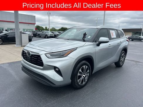 Used 2021 Toyota Highlander XLE FWD image 1