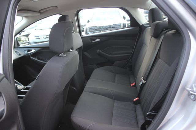 Used 2018 Ford Focus SE FWD image 19