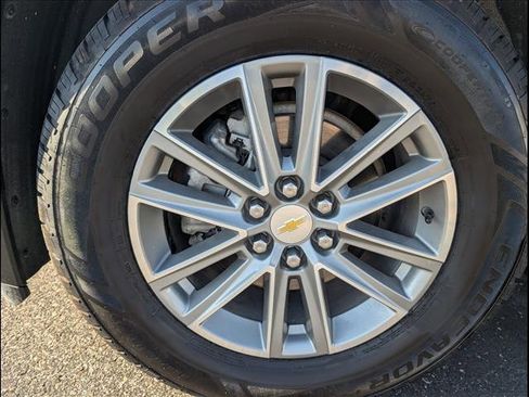 Used 2023 Chevrolet Traverse LT w/ LPO, Floor Liner Package image 25