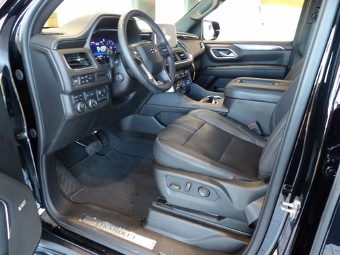 Used 2023 Chevrolet Suburban RST w/ Luxury Package AWD/4WD image 10