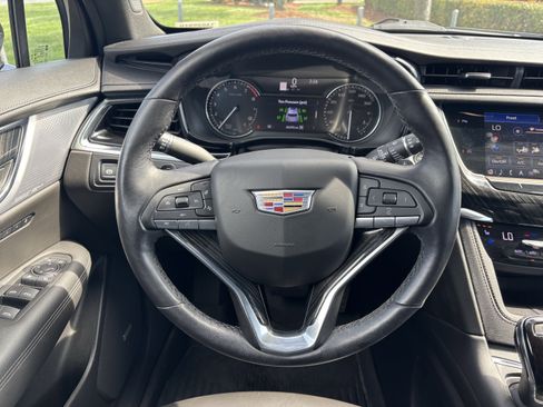 Used 2022 Cadillac XT6 Premium Luxury image 18