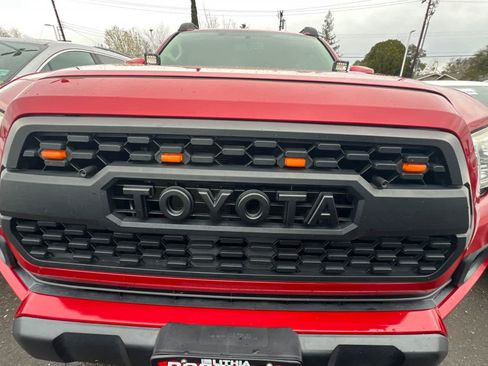 Used 2016 Toyota Tacoma SR5 w/ SR5 Appearance Package (DN) image 22