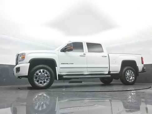 Used 2019 GMC Sierra 2500 Denali image 28