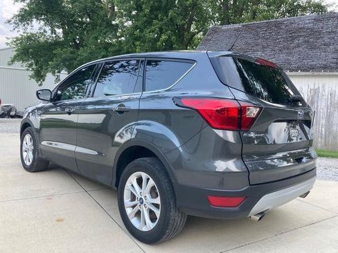 Used 2019 Ford Escape SE FWD image 3