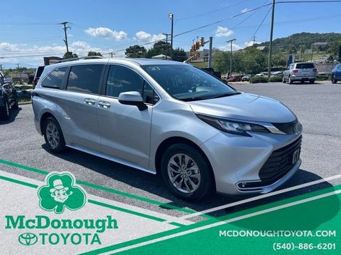 Used 2023 Toyota Sienna XLE FWD image 9