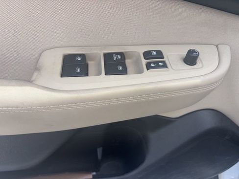 Used 2017 Subaru Outback 2.5i image 9