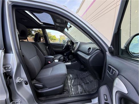 Used 2004 Toyota RAV4 2WD image 21