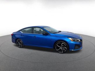 Used 2025 Nissan Altima 2.5 SR video 2