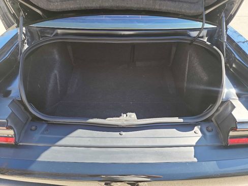 Used 2015 Dodge Challenger SXT image 24