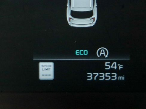 Used 2024 Kia Telluride EX w/ EX Captain's Chair Package image 16