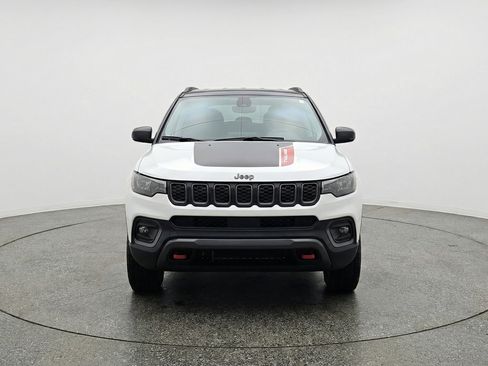 Used 2025 Jeep Compass Trailhawk AWD/4WD image 2