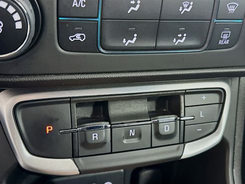 Used 2024 GMC Terrain SLE image 25