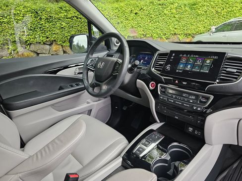 Used 2022 Honda Pilot Touring image 10