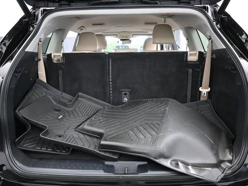 Used 2022 Toyota Highlander XLE FWD image 36